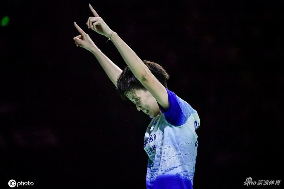 福州赛陈雨菲2-1奥原希望夺冠