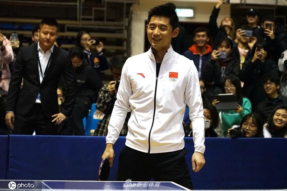 张继科与北体大学子交流互动