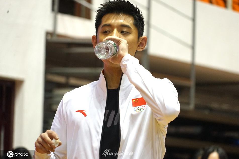 张继科与北体大学子交流互动