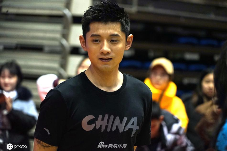 张继科与北体大学子交流互动