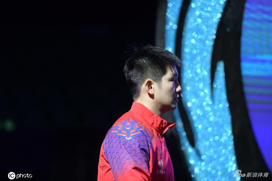 马龙樊振东出席世界杯抽签仪式