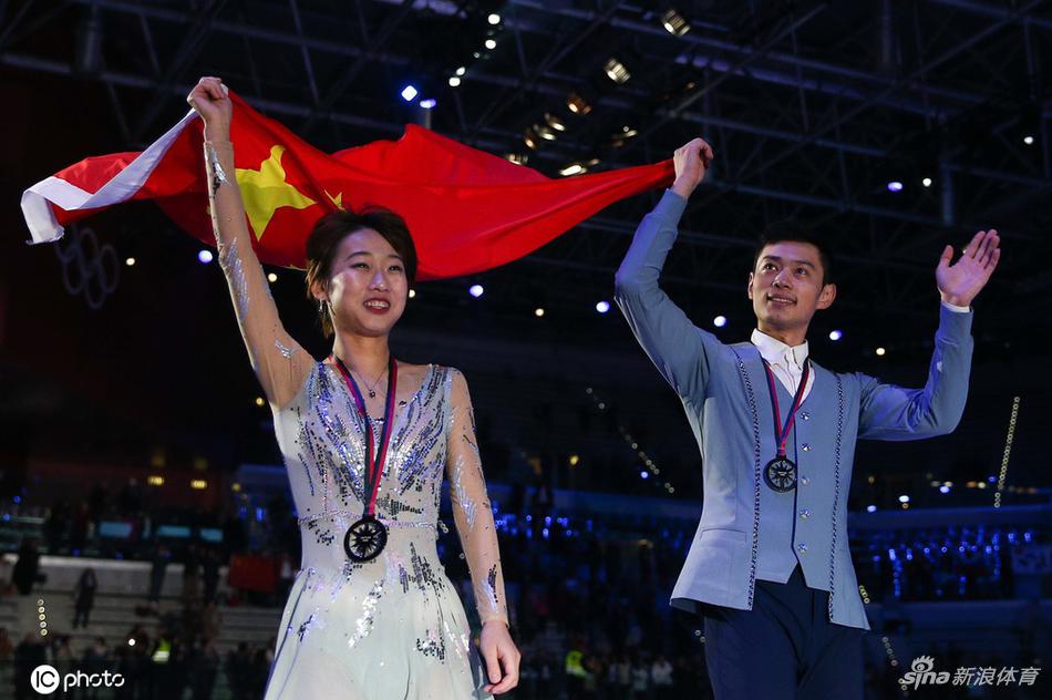 花滑总决赛中国包揽双人冠亚军