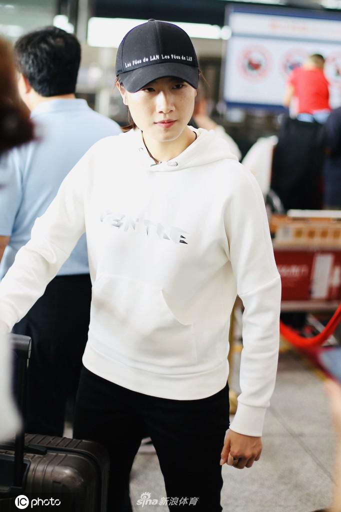 丁宁由瑞典返回北京