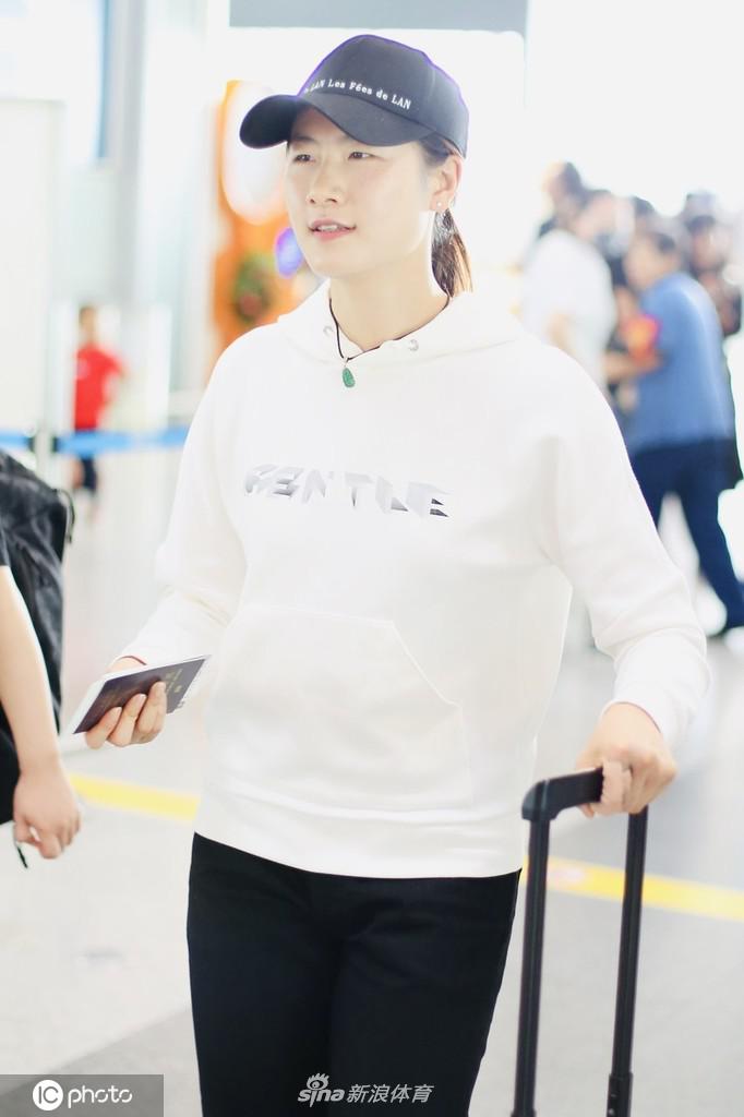 丁宁由瑞典返回北京