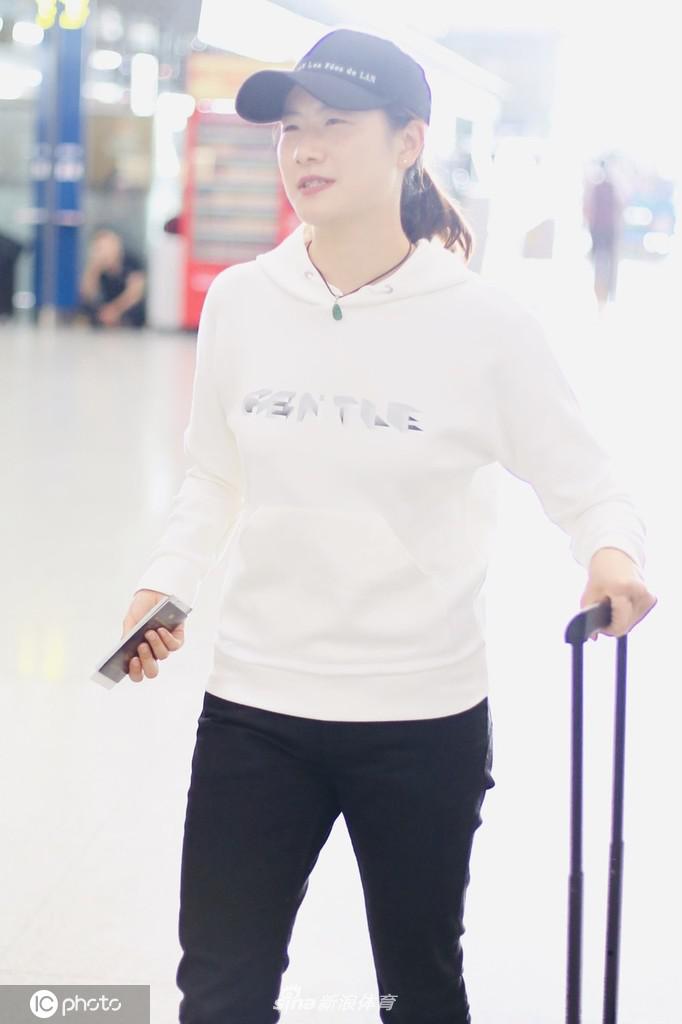 丁宁由瑞典返回北京