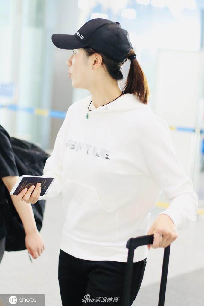 丁宁由瑞典返回北京