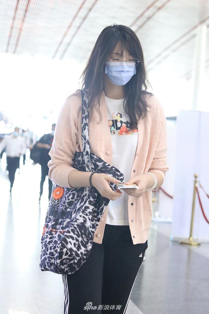 惠若琪现身机场
