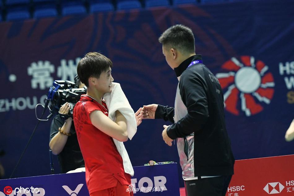 中羽赛陈雨菲2-0邓璇