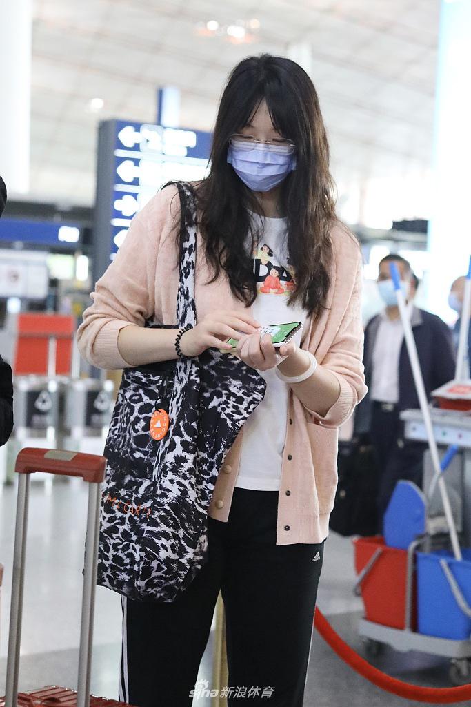 惠若琪现身机场