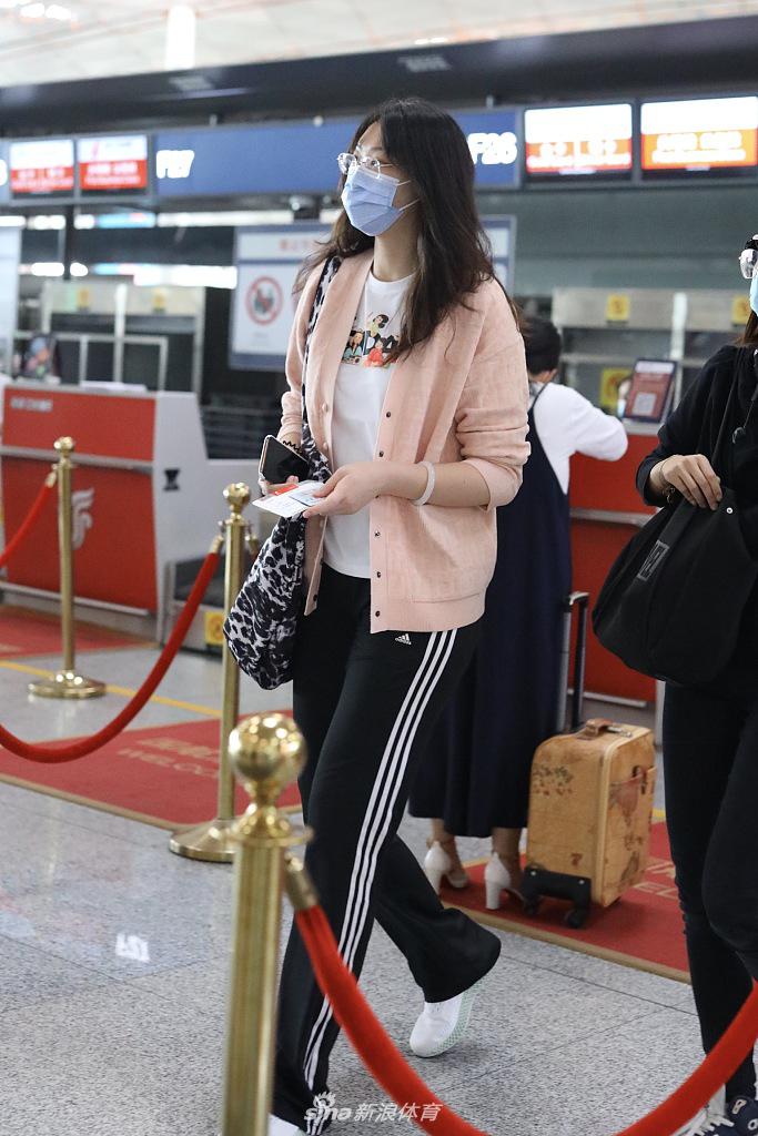 惠若琪现身机场