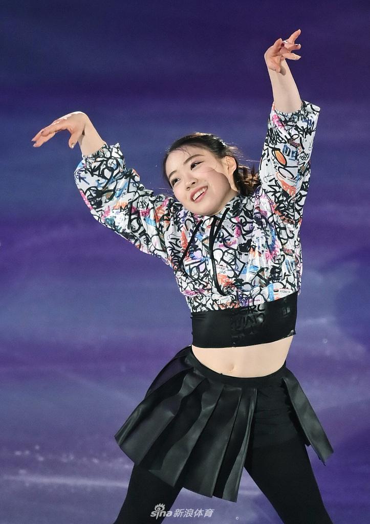 纪平梨花亮相全日锦标赛表演滑