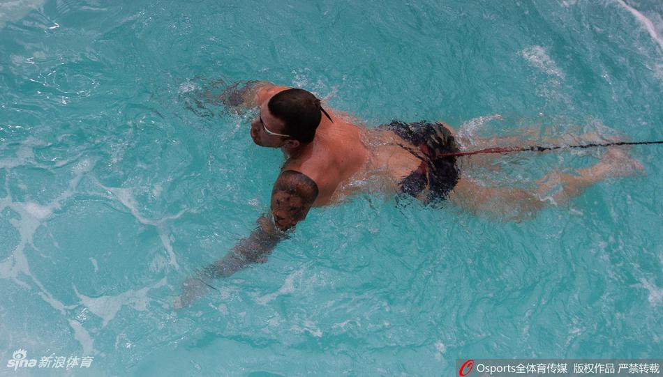 亚当・皮蒂家中训练备战奥运会