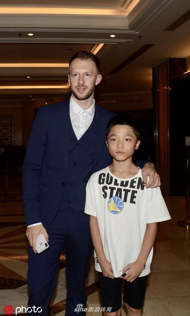 上海大师赛众斯诺克球星亮相