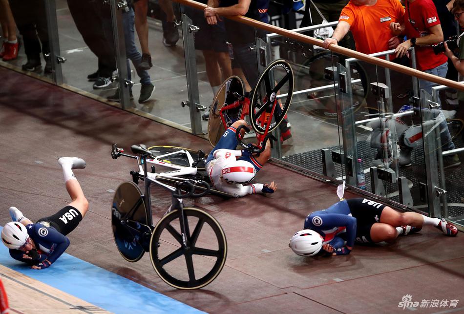 场自世锦赛王笑飞摔车受伤