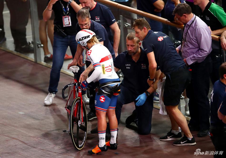 场自世锦赛王笑飞摔车受伤