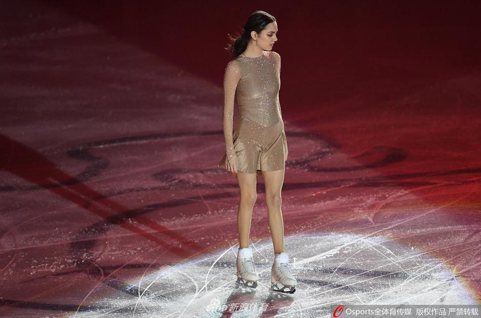 梅德韦杰娃参加俄锦赛表演滑