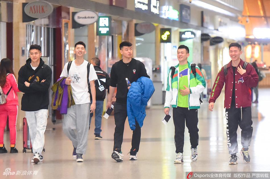 国羽深夜集体出征丹麦赛