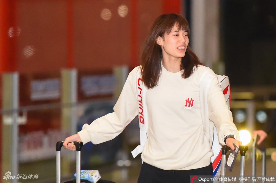 国羽深夜集体出征丹麦赛