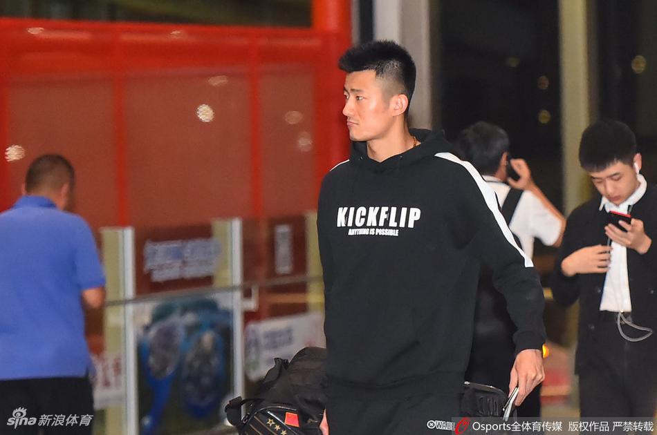 国羽深夜集体出征丹麦赛