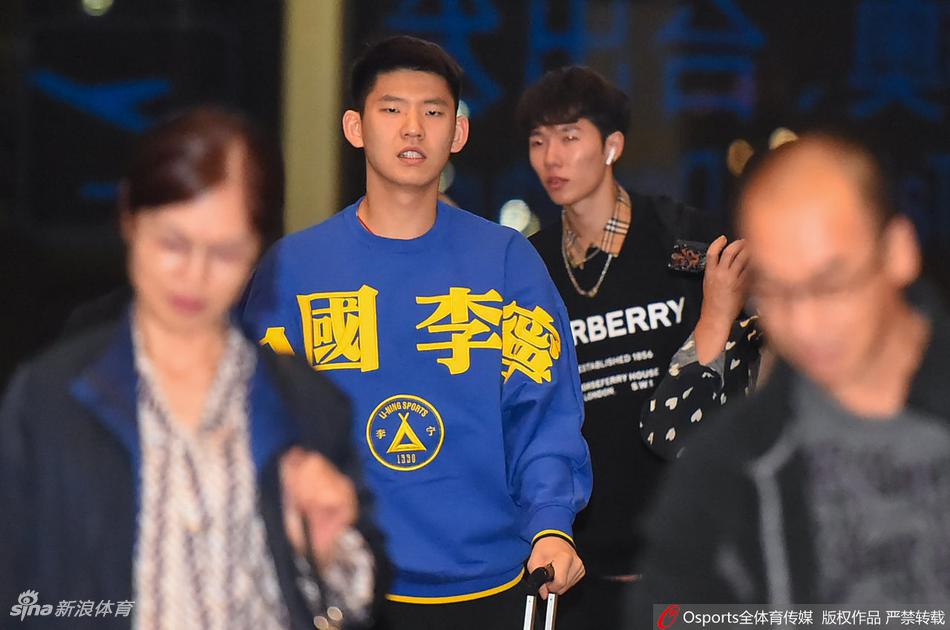 国羽深夜集体出征丹麦赛