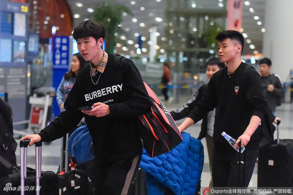 国羽深夜集体出征丹麦赛