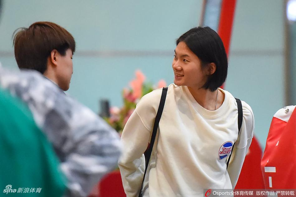 国羽深夜集体出征丹麦赛