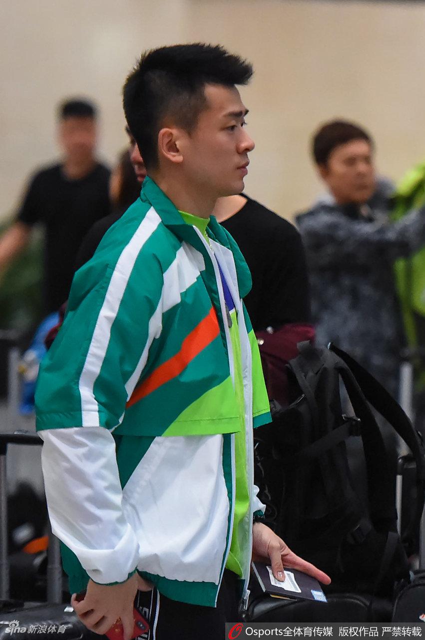 国羽深夜集体出征丹麦赛