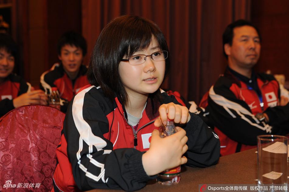 乒乓球青涩照回顾-福原爱