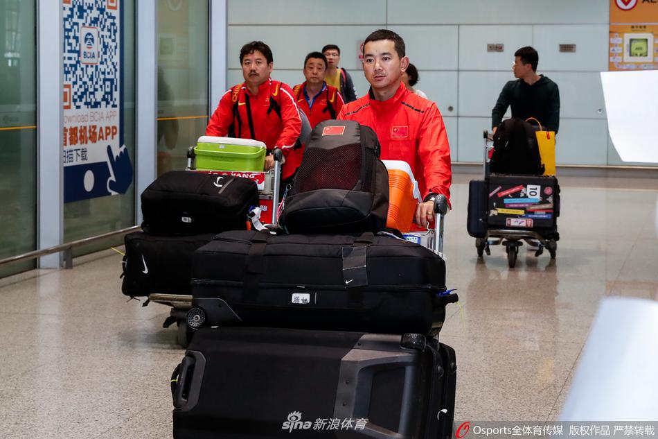 中国田径队载誉回京