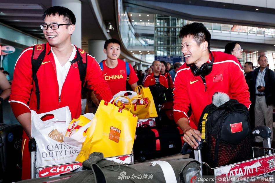 中国田径队载誉回京