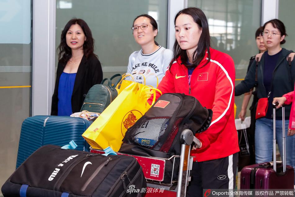 中国田径队载誉回京