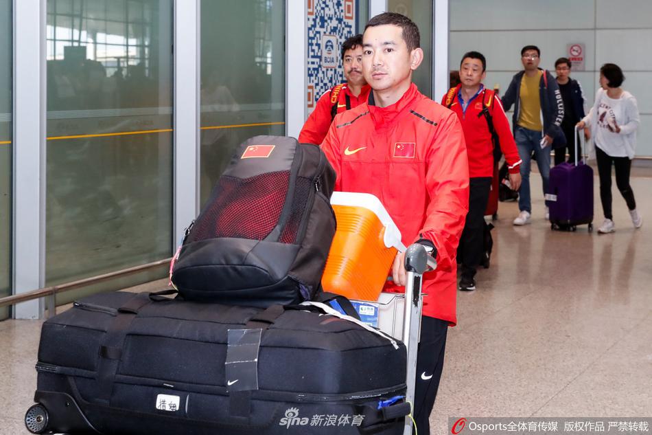 中国田径队载誉回京