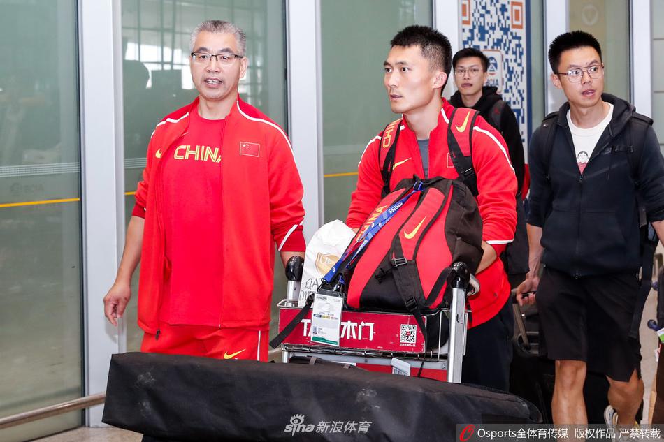 中国田径队载誉回京