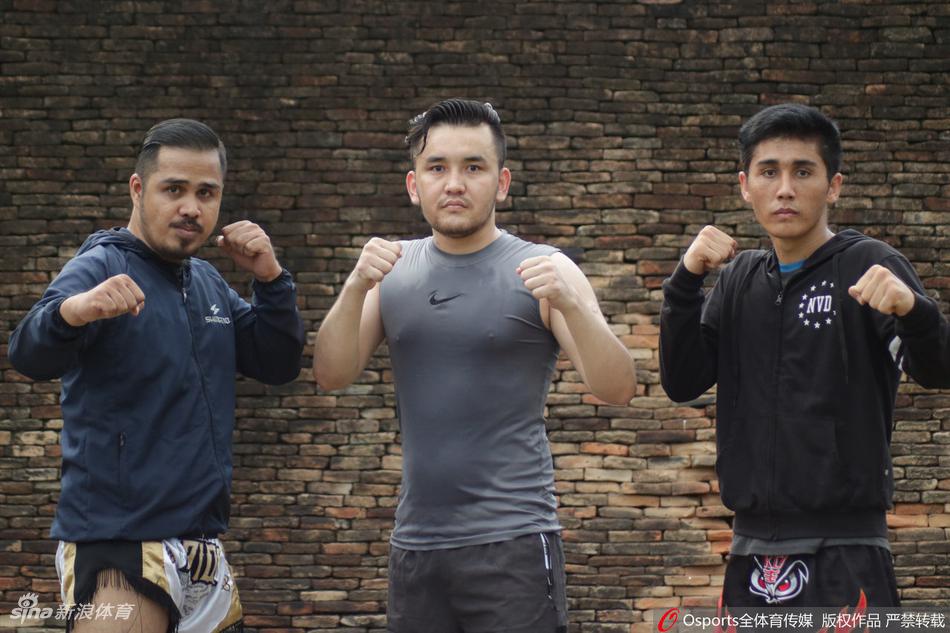 印尼泰拳选手在公园训练