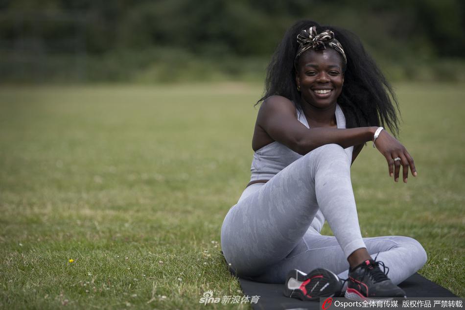 田径选手菲利普封闭场地训练