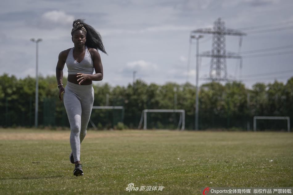 田径选手菲利普封闭场地训练