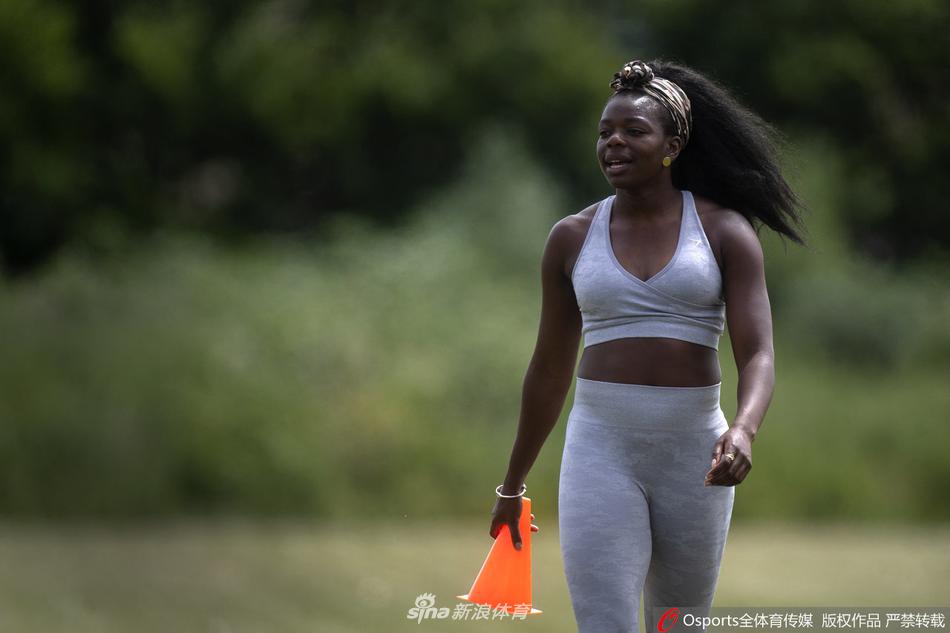 田径选手菲利普封闭场地训练