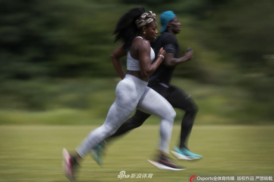 田径选手菲利普封闭场地训练