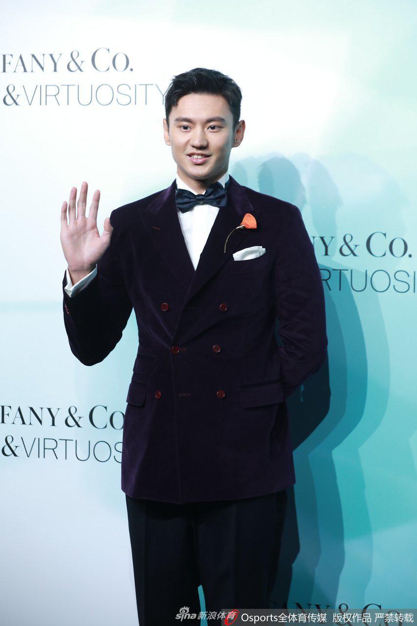 宁泽涛现身出席商务活动_高清图集_新浪网