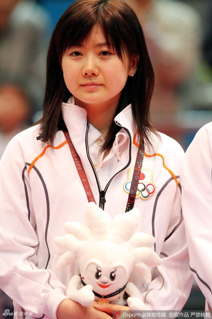 乒乓球青涩照回顾-福原爱