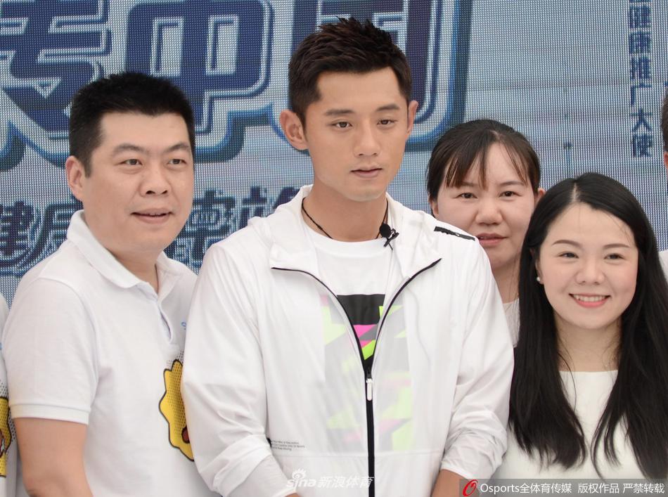 张继科高温天为品牌站台