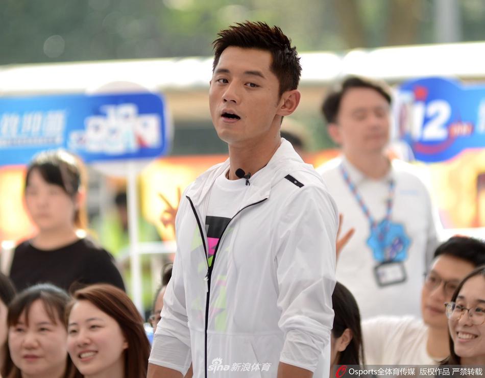 张继科高温天为品牌站台