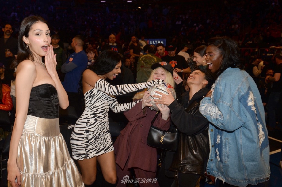 娱乐圈众星现身观战NBA