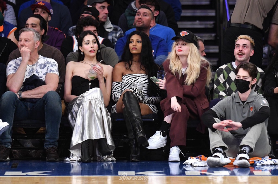 娱乐圈众星现身观战NBA