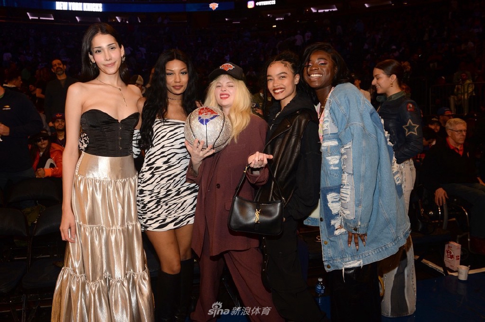 娱乐圈众星现身观战NBA