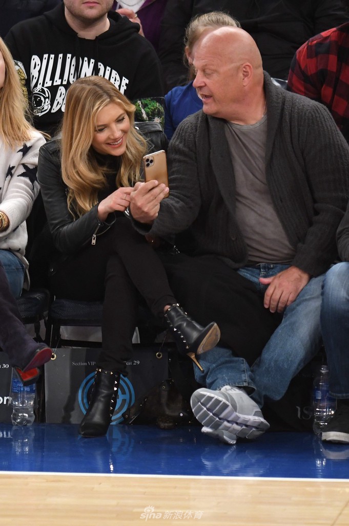 娱乐圈众星现身观战NBA