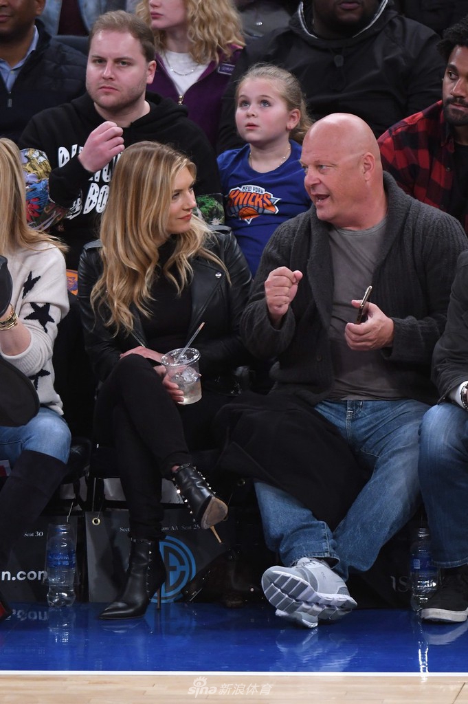 娱乐圈众星现身观战NBA