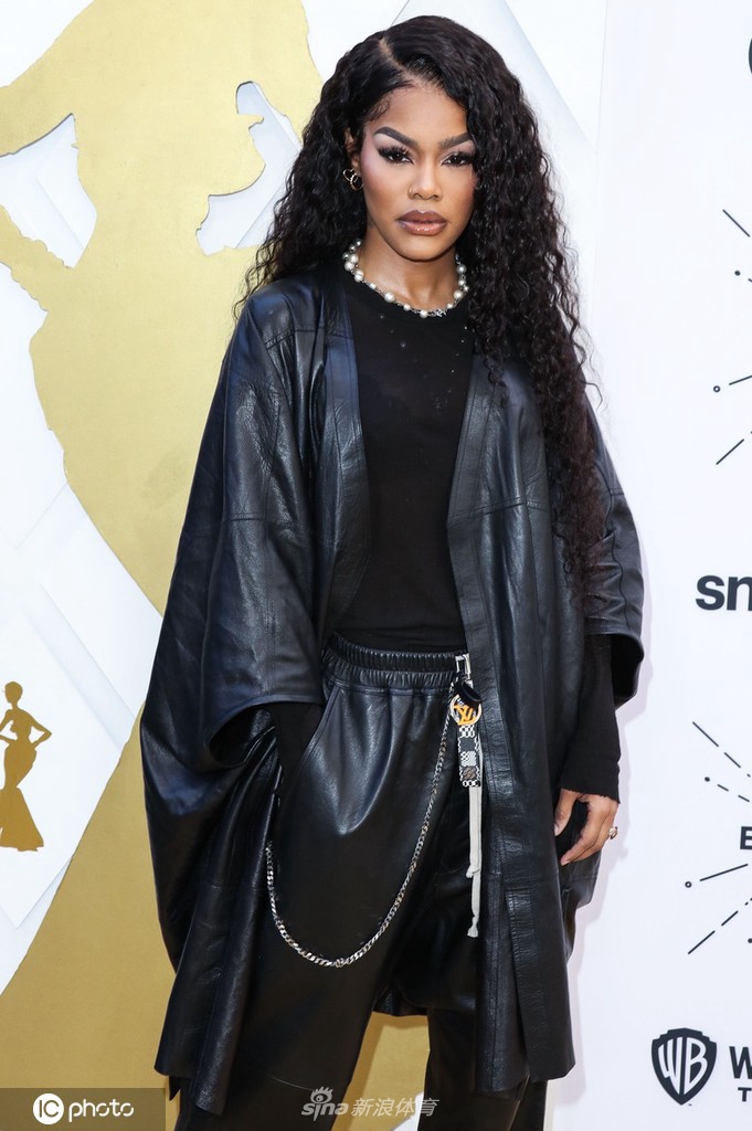 香波特爱妻出席好莱坞黑人女性颁奖典礼 全黑look酷劲十足