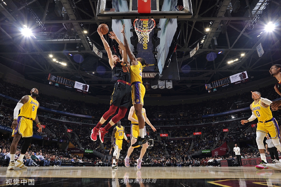 [NBA]湖人131-120骑士 詹姆斯豪取三双