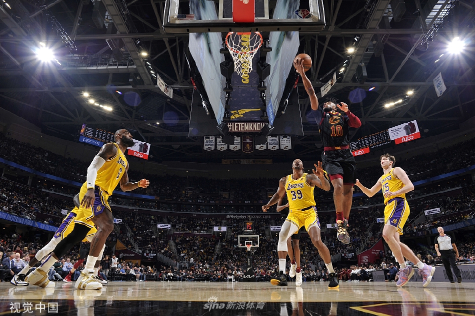 [NBA]湖人131-120骑士 詹姆斯豪取三双